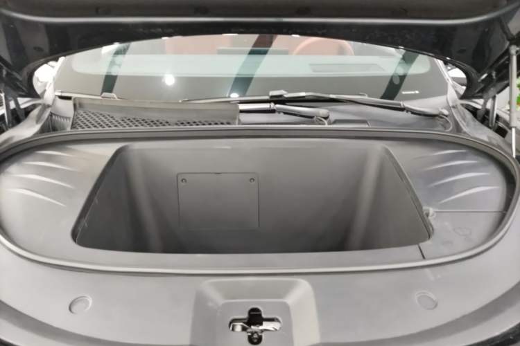 Used BYD Tang L 2025 EV 600KM All-Wheel-Drive LiDAR Flagship Model Engine Bay