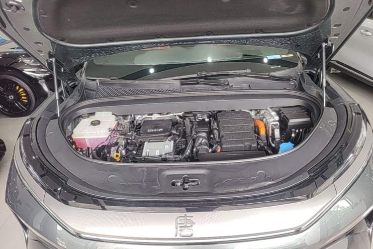 Used BYD Tang L 2025 DM 175KM Drone Player Edition Engine Bay