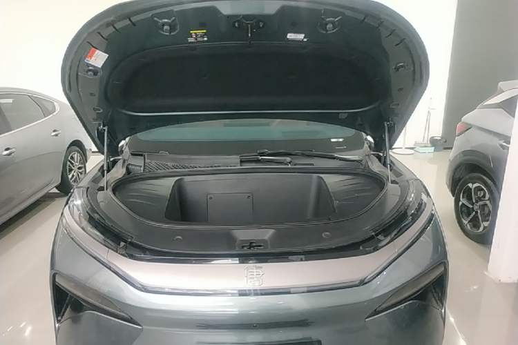 Used BYD Tang L 2025 EV 600KM All-Wheel-Drive LiDAR Flagship Model Engine Bay
