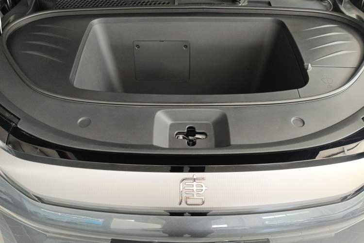 Used BYD Tang L 2025 EV 600KM All-Wheel-Drive LiDAR Flagship Model Engine Bay