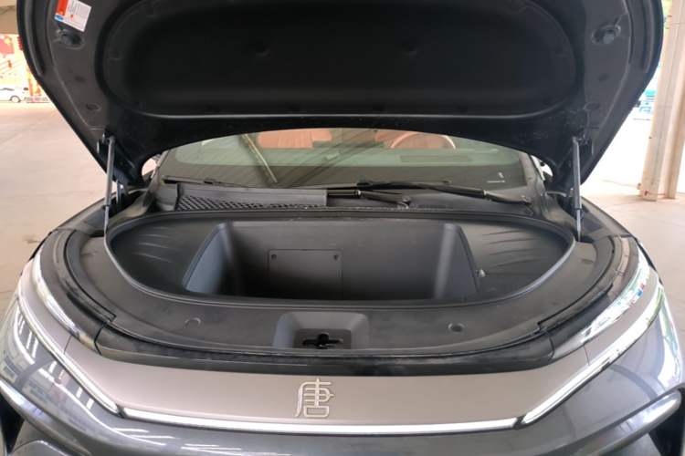 Used BYD Tang L 2025 EV 600KM All-Wheel-Drive LiDAR Flagship Model Engine Bay