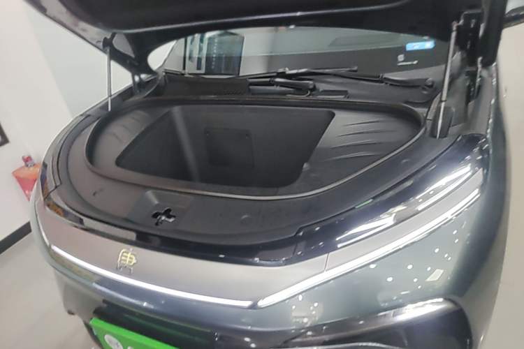Used BYD Tang L 2025 EV 600KM All-Wheel-Drive LiDAR Flagship Model Engine Bay