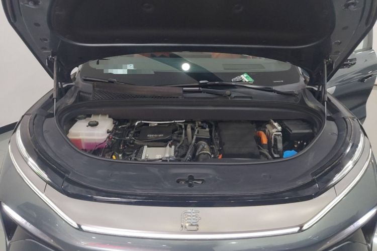Used BYD Tang L 2025 DM 175KM Drone Player Edition Engine Bay