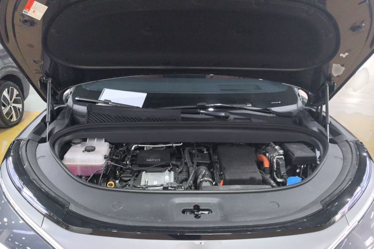 Used BYD Tang L 2025 DM 215KM LiDAR Flagship Model Engine Bay