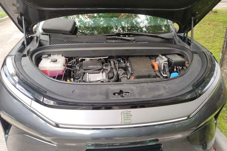 Used BYD Tang L 2025 DM 215KM LiDAR Flagship Model Engine Bay