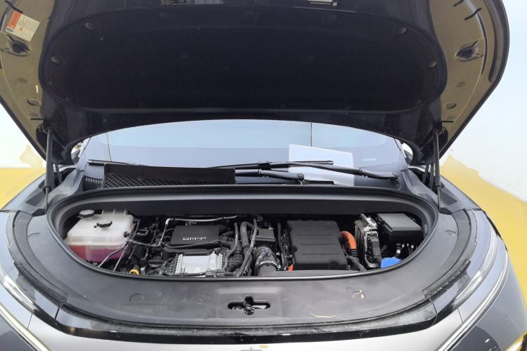 Used BYD Tang L 2025 DM 200KM Four-Wheel Drive LiDAR Flagship Model Engine Bay