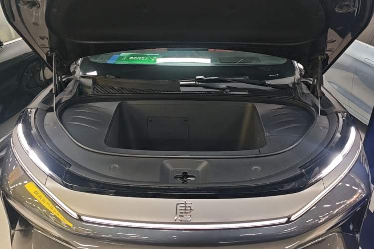 Used BYD Tang L 2025 EV 600KM All-Wheel-Drive LiDAR Flagship Model Engine Bay