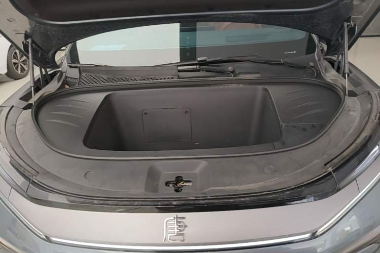 Used BYD Tang L 2025 EV 600KM All-Wheel-Drive LiDAR Flagship Model Engine Bay