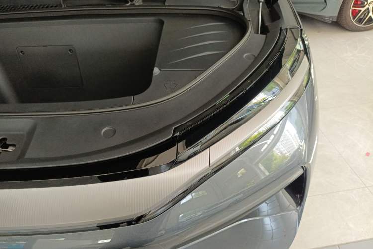 Used BYD Tang L 2025 EV 600KM All-Wheel-Drive LiDAR Flagship Model Engine Bay Left