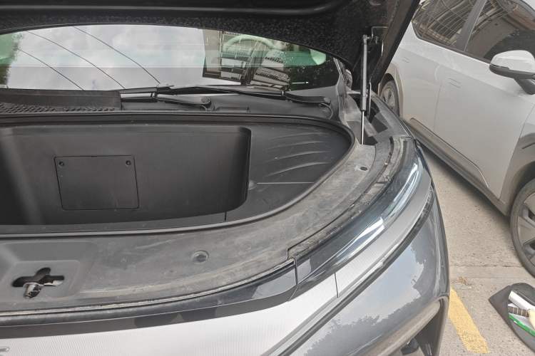 Used BYD Tang L 2025 EV 600KM All-Wheel-Drive LiDAR Flagship Model Engine Bay Left