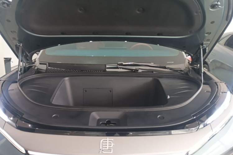 Used BYD Tang L 2025 EV with 670 km Range LiDAR and Premium Features Engine Bay