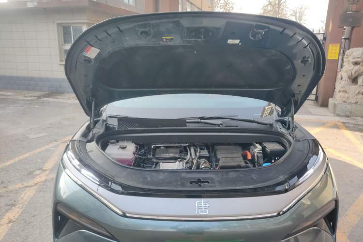 Used BYD Tang L 2025 DM 175KM Drone Player Edition Engine Bay