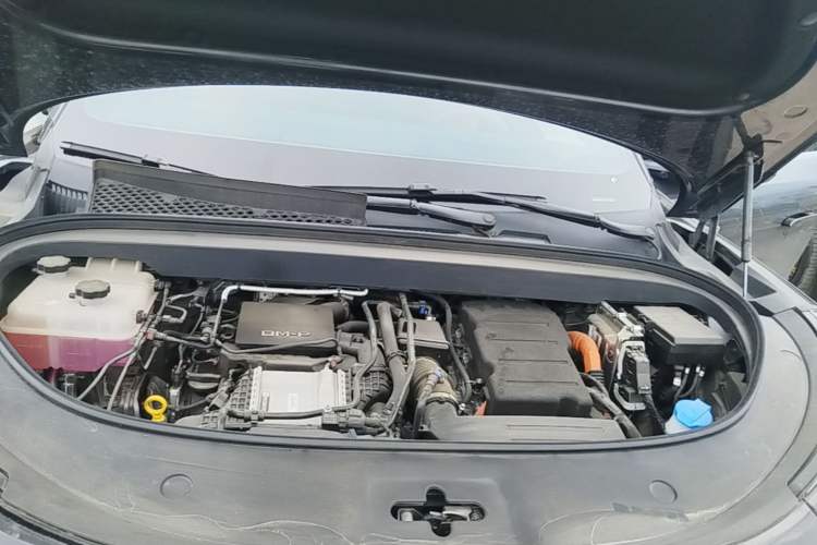 Used BYD Tang L 2025 DM 200KM Four-Wheel Drive LiDAR Flagship Model Engine Bay