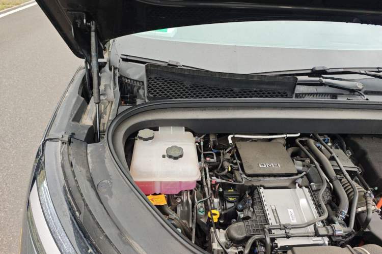 Used BYD Tang L 2025 DM 215KM LiDAR Flagship Model Engine Bay Right