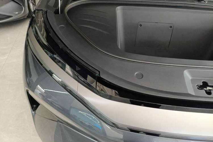 Used BYD Tang L 2025 EV 600KM All-Wheel-Drive LiDAR Flagship Model Engine Bay Right