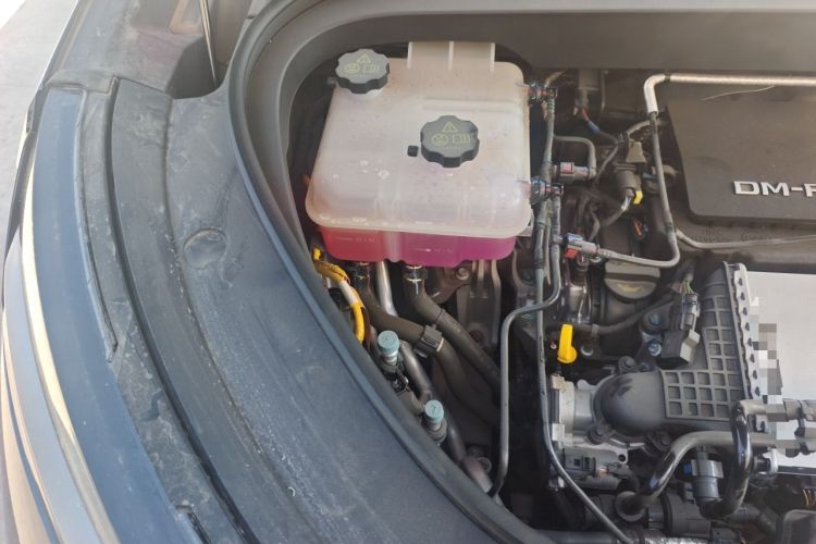Used BYD Tang L 2025 DM 200KM Four-Wheel Drive LiDAR Flagship Model Engine Bay Right