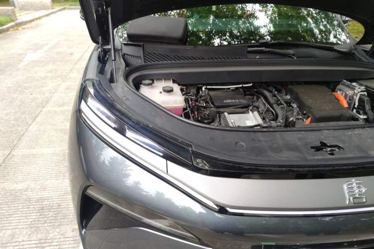 Used BYD Tang L 2025 DM 215KM LiDAR Flagship Model Engine Bay Right