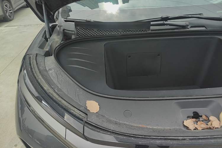 Used BYD Tang L 2025 EV 600KM All-Wheel-Drive LiDAR Flagship Model Engine Bay Right