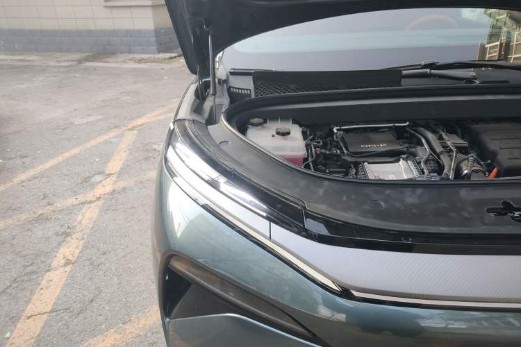 Used BYD Tang L 2025 DM 175KM Drone Player Edition Engine Bay Right