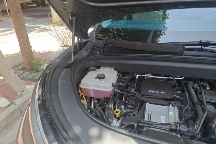 Used BYD Tang L 2025 DM 200KM Four-Wheel Drive LiDAR Flagship Model Engine Bay Right