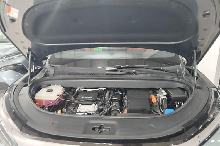 Used BYD Tang L 2025 DM 175KM Drone Player Edition Engine Bay