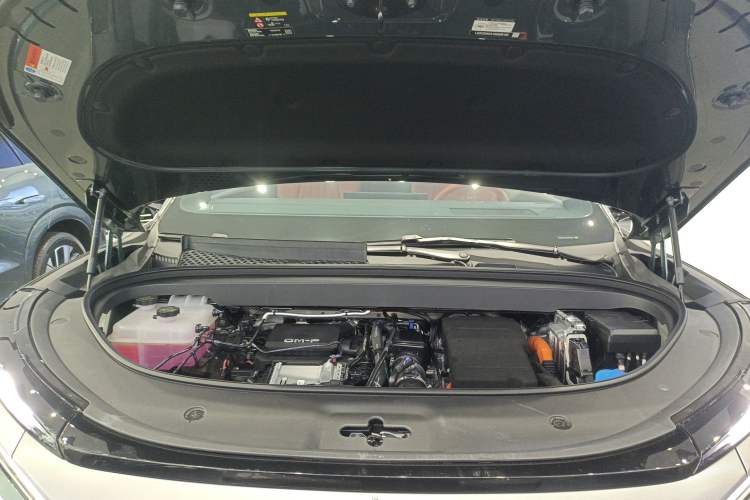 Used BYD Tang L 2025 DM 175KM Drone Player Edition Engine Bay