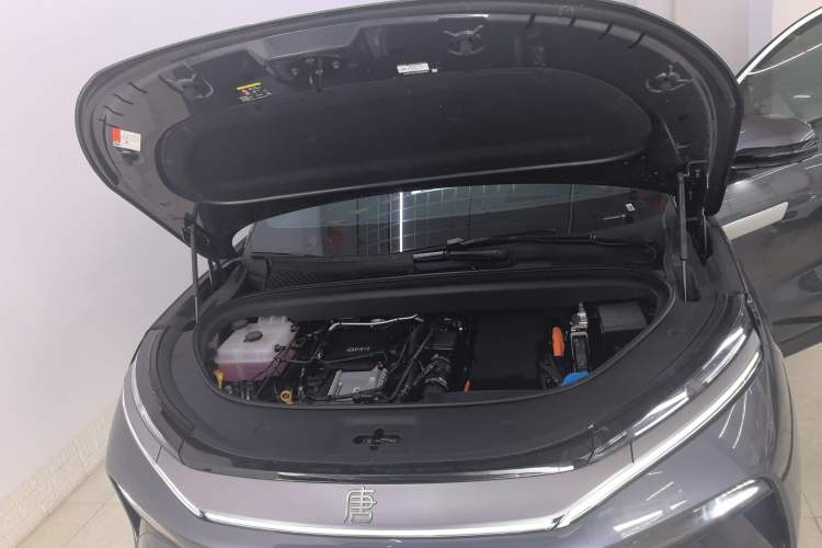 Used BYD Tang L 2025 DM 215KM LiDAR Flagship Model Engine Bay