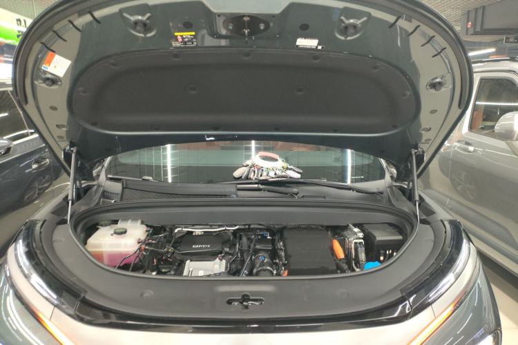 Used BYD Tang L 2025 DM 215KM LiDAR Flagship Model Engine Bay
