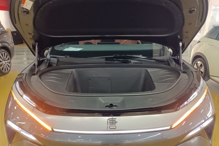 Used BYD Tang L 2025 EV with 670 km Range LiDAR and Premium Features Engine Bay