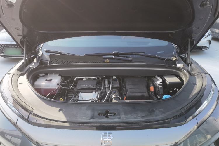 Used BYD Tang L 2025 DM 200KM Four-Wheel Drive LiDAR Flagship Model Engine Bay