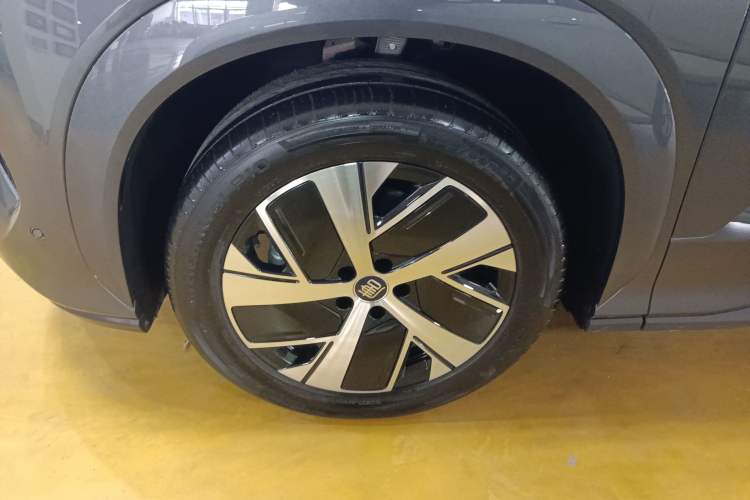 Used BYD Tang L 2025 EV with 670 km Range LiDAR and Premium Features Exterior 4