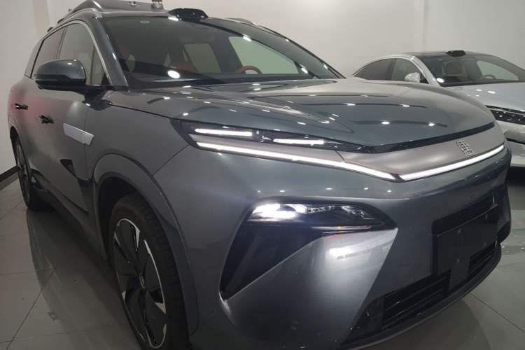 Used BYD Tang L 2025 DM 175KM Drone Player Edition Front Right 45 Deg