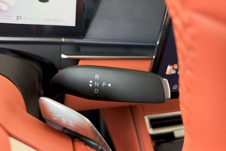 Used BYD Tang L 2025 DM 175KM Drone Player Edition Gear Lever