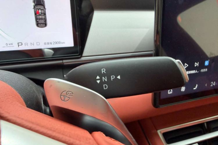 Used BYD Tang L 2025 EV with 670 km Range LiDAR and Premium Features Gear Lever