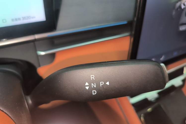 Used BYD Tang L 2025 DM 175KM Drone Player Edition Gear Lever