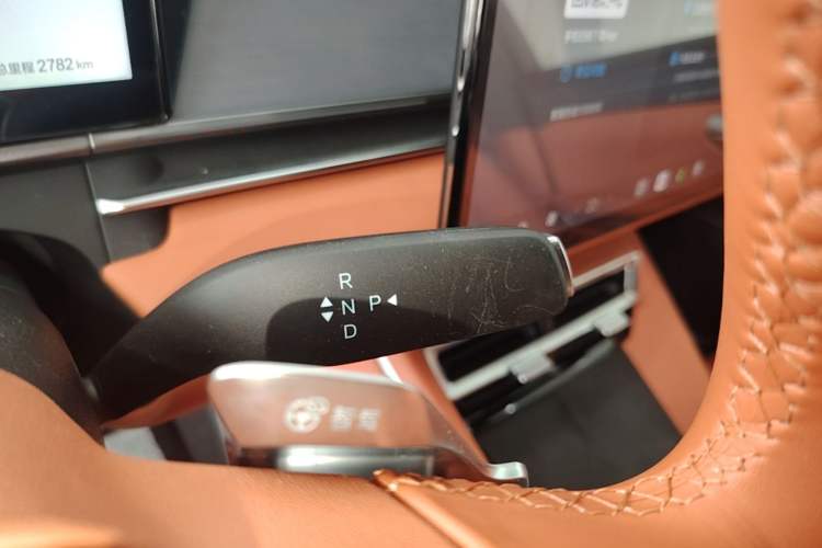 Used BYD Tang L 2025 DM 175KM Drone Player Edition Gear Lever