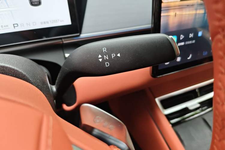 Used BYD Tang L 2025 EV 600KM All-Wheel-Drive LiDAR Flagship Model Gear Lever