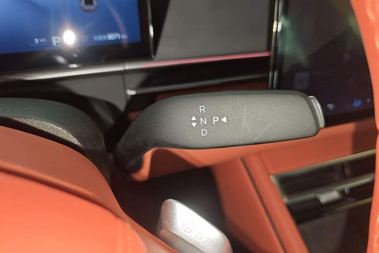 Used BYD Tang L 2025 DM 175KM Drone Player Edition Gear Lever
