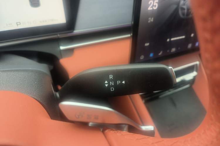 Used BYD Tang L 2025 DM 175KM Drone Player Edition Gear Lever