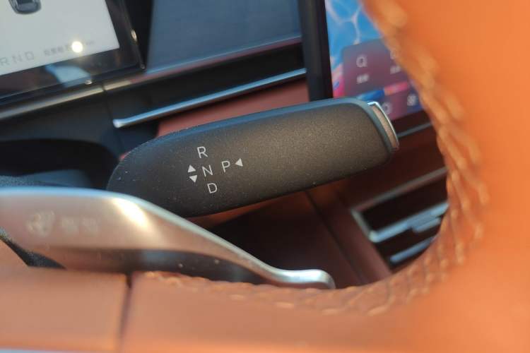 Used BYD Tang L 2025 DM 175KM Drone Player Edition Gear Lever