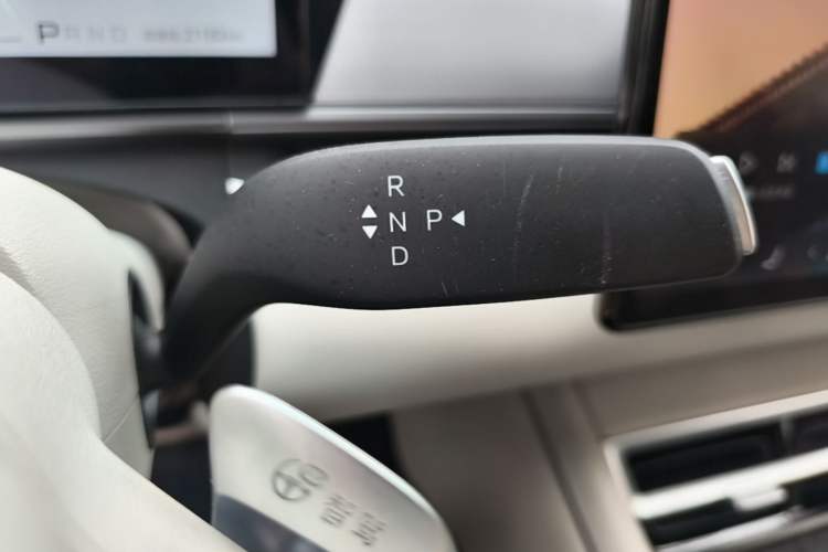 Used BYD Tang L 2025 EV with 670 km Range LiDAR and Premium Features Gear Lever