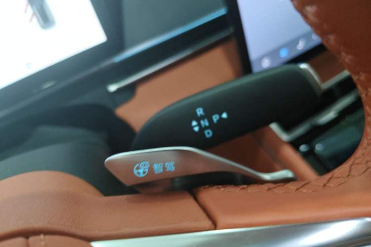 Used BYD Tang L 2025 DM 175KM Drone Player Edition Gear Lever