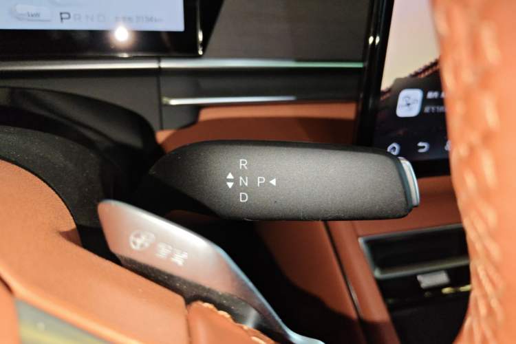 Used BYD Tang L 2025 DM 175KM Drone Player Edition Gear Lever