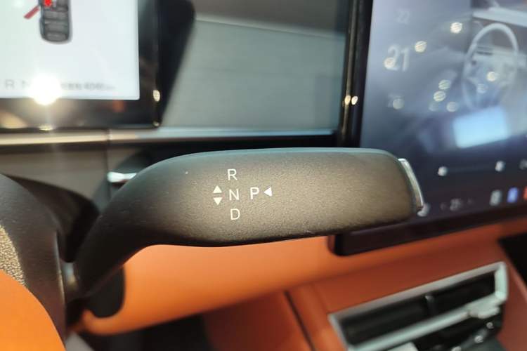 Used BYD Tang L 2025 DM 175KM Drone Player Edition Gear Lever