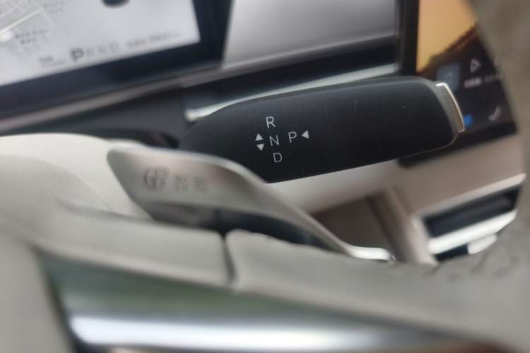 Used BYD Tang L 2025 EV with 670 km Range LiDAR and Premium Features Gear Lever