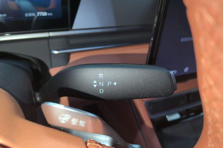 Used BYD Tang L 2025 DM 215KM LiDAR Flagship Model Gear Lever