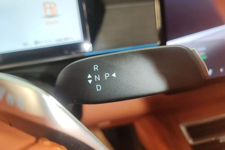 Used BYD Tang L 2025 DM 175KM Drone Player Edition Gear Lever