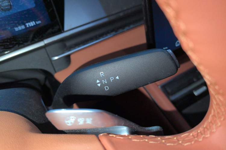 Used BYD Tang L 2025 DM 200KM Four-Wheel Drive LiDAR Flagship Model Gear Lever