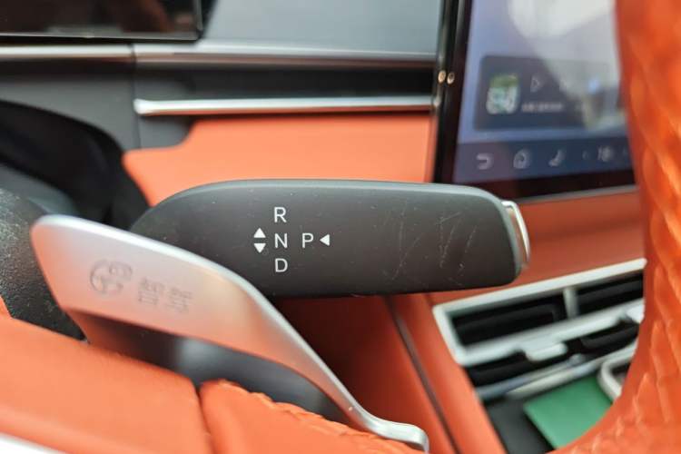 Used BYD Tang L 2025 DM 175KM Drone Player Edition Gear Lever