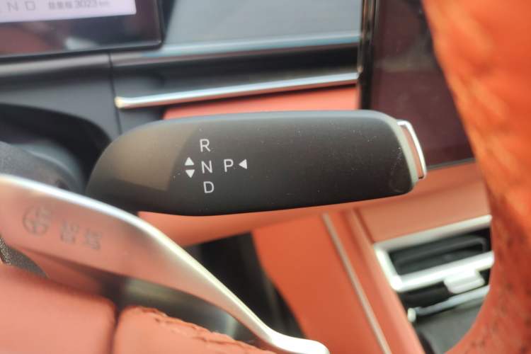 Used BYD Tang L 2025 DM 175KM Drone Player Edition Gear Lever